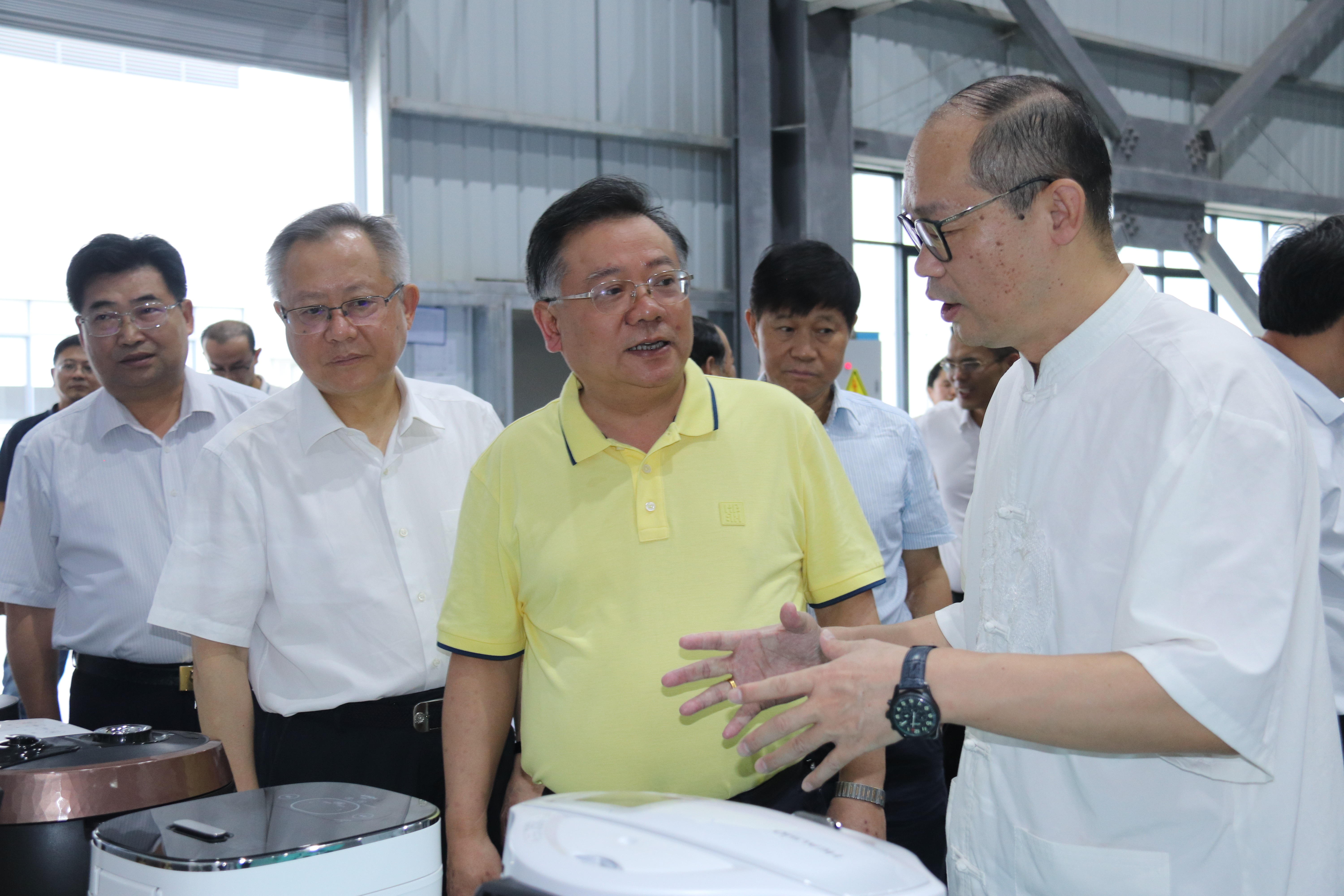 湖南省政協(xié)黨組成員、副主席易鵬飛等省政協(xié)赴邵陽(yáng)經(jīng)開區(qū)拓浦精工產(chǎn)業(yè)項(xiàng)目調(diào)研團(tuán)一行